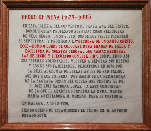 Placa conmemorativa del traslado de los restos de Pedro de Mena en 1996