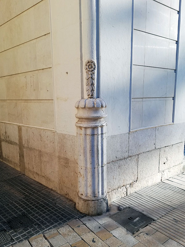 Guardacantones de Málaga